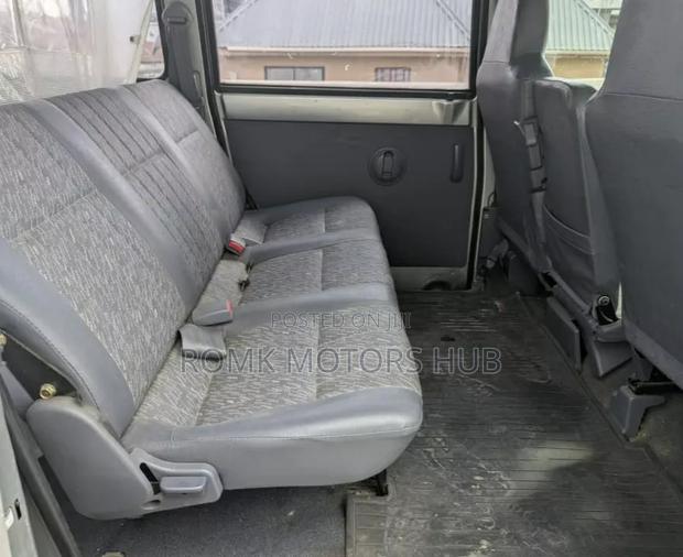 Toyota LiteAce Noah 2001 Silver