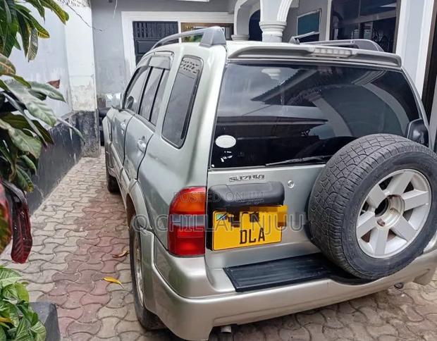 Suzuki Escudo 2001 Silver