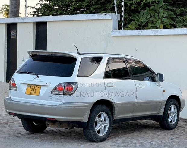 Toyota Harrier 2001 White