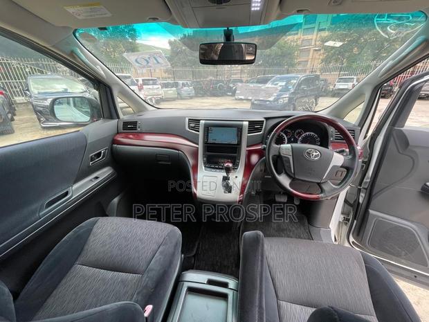 Toyota Alphard 2.4 Petrol AWD 2008 White