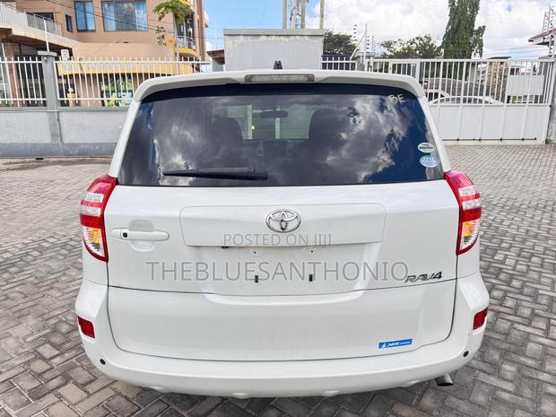 Toyota RAV4 2008 White