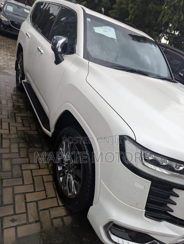 New Toyota Land Cruiser Prado 2.8 2024 White