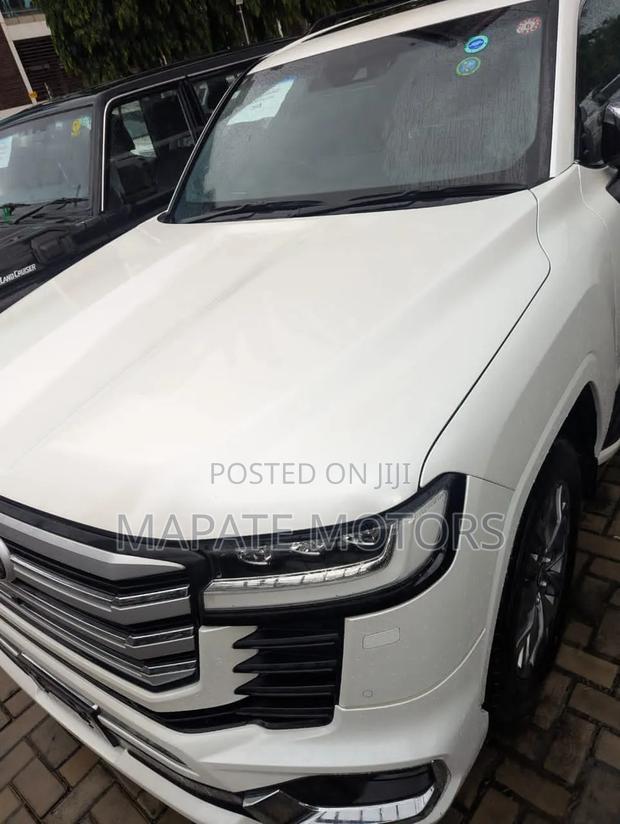 New Toyota Land Cruiser Prado 2.8 2024 White