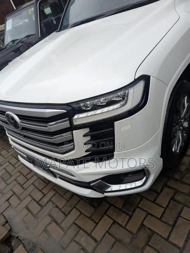 New Toyota Land Cruiser Prado 2.8 2024 White