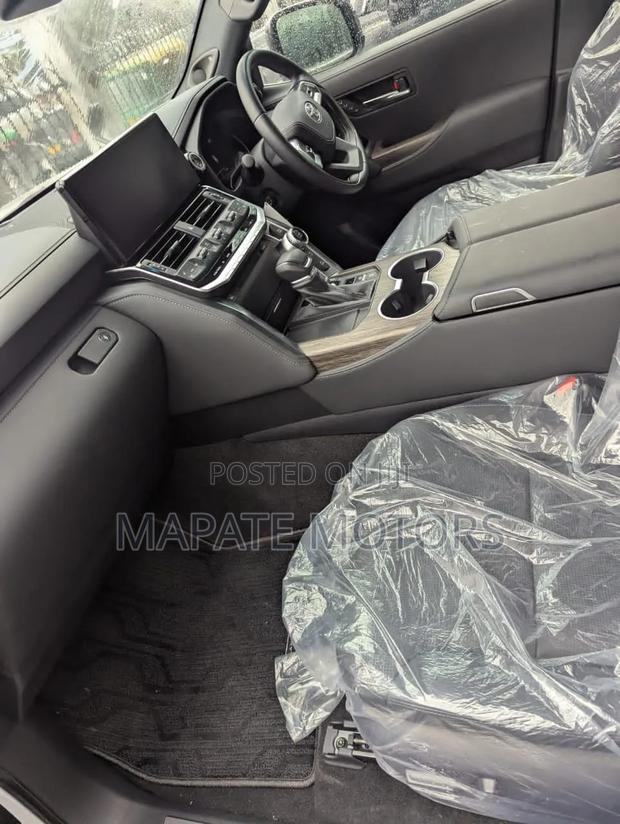 New Toyota Land Cruiser Prado 2.8 2024 White
