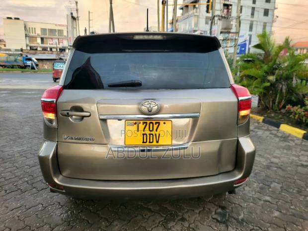 Toyota Vanguard 2008 Gold