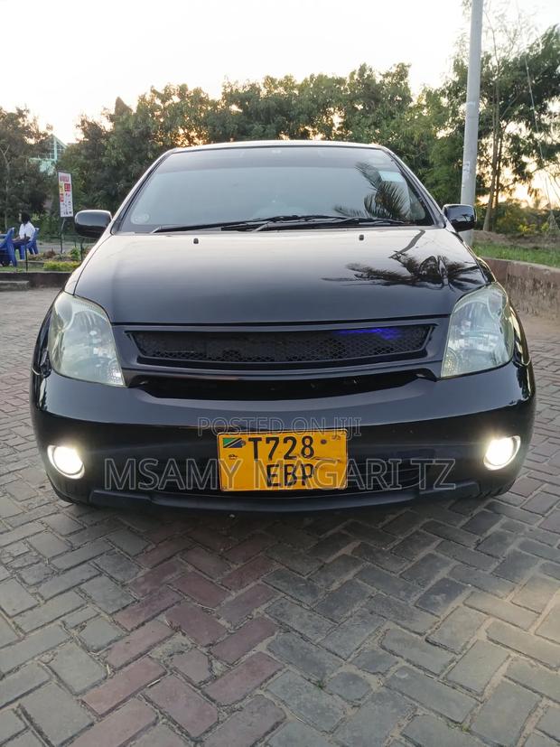 Toyota IST 2003 Black