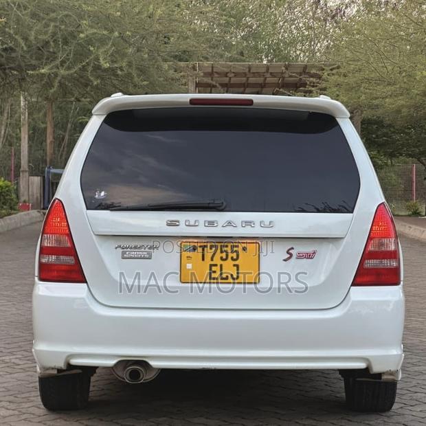 Subaru Forester 2004 White
