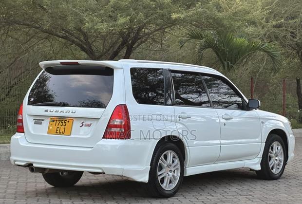 Subaru Forester 2004 White