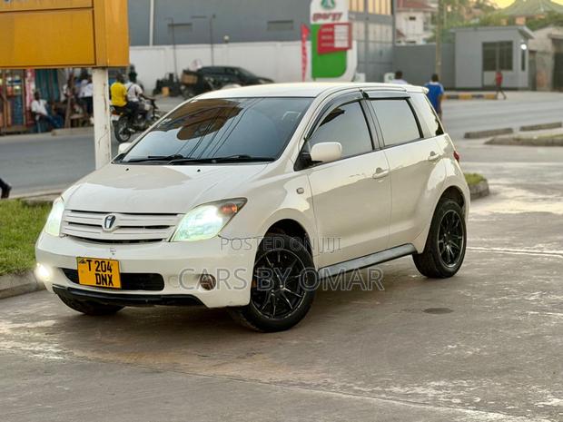 Toyota IST 2004 White