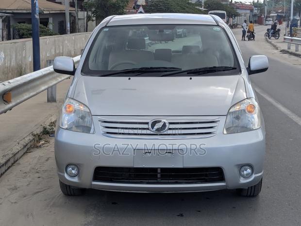 Toyota Raum 2008 Silver