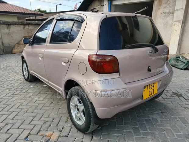 Toyota Vitz 2003 Pink
