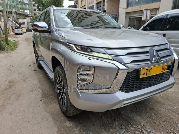 Mitsubishi Pajero 2022 Silver