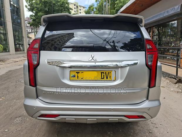 Mitsubishi Pajero 2022 Silver