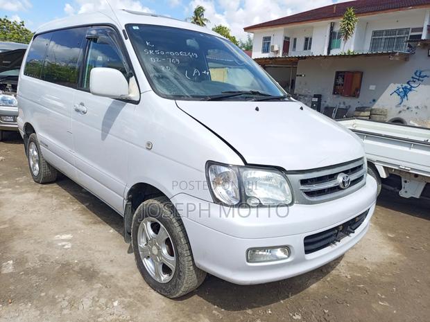 Toyota TownAce Noah 2001 White