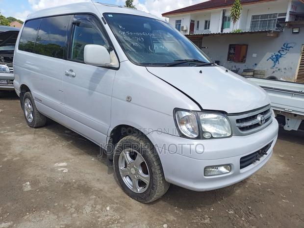 Toyota TownAce Noah 2001 White