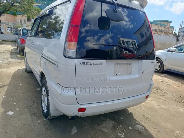 Toyota TownAce Noah 2001 White