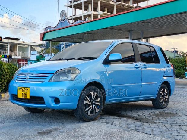 Toyota Raum 2005 Blue