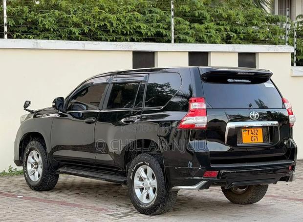 Toyota Land Cruiser Prado 2012 Black