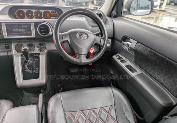 Toyota Corolla Rumion 2010 Silver