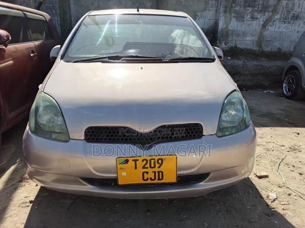 Toyota Vitz 2002 Pink