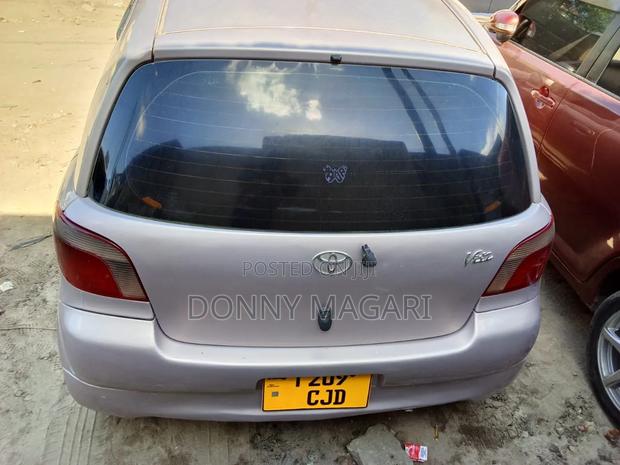 Toyota Vitz 2002 Pink