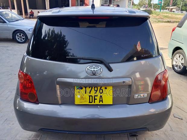 Toyota IST 2004 Gray