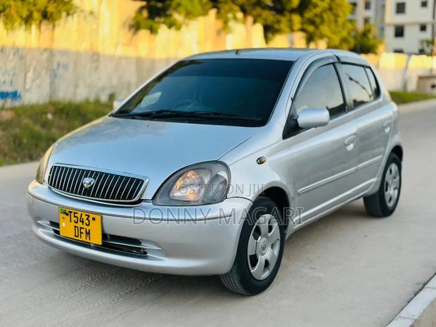 Toyota Vitz 2003 Silver