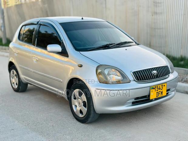 Toyota Vitz 2003 Silver