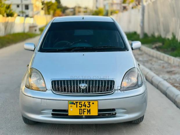 Toyota Vitz 2003 Silver