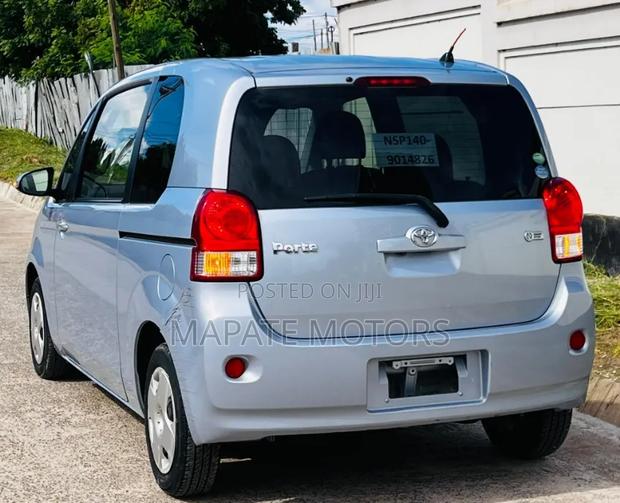 Toyota Porte 2015 Silver