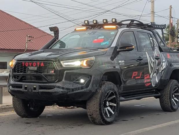 Toyota Hilux 2019 Gray