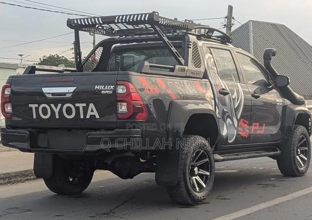 Toyota Hilux 2019 Gray
