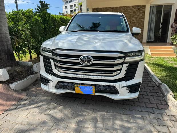 Toyota Land Cruiser 2023 White