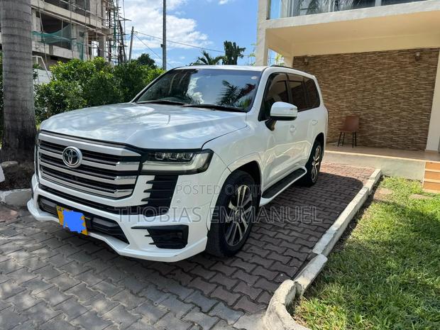 Toyota Land Cruiser 2023 White