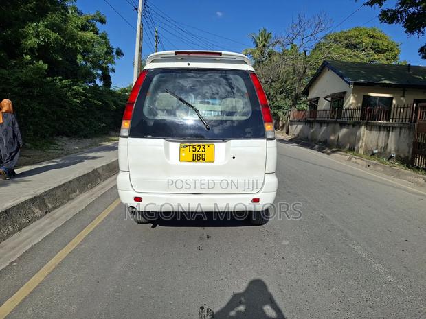 Toyota Noah 2003 White