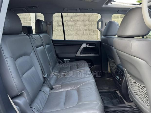 Toyota Land Cruiser 2014 White
