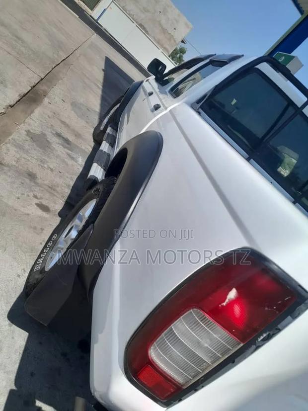 Nissan Hardbody 2007 White