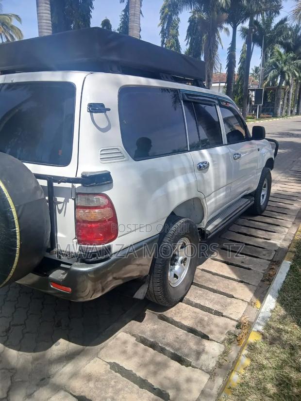 Toyota Land Cruiser 2005 White
