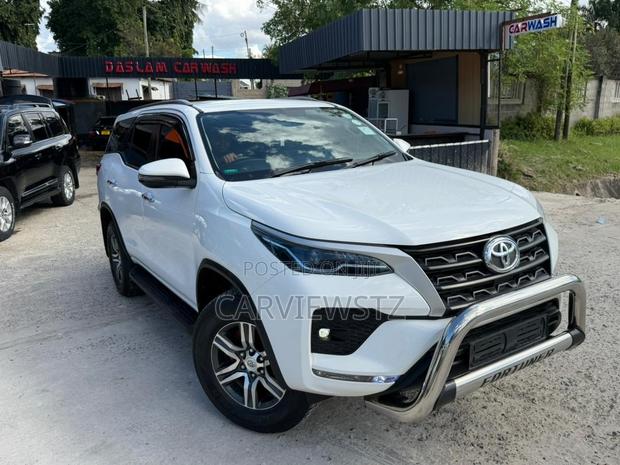 Toyota Fortuner 2.4 D AWD 2022 White