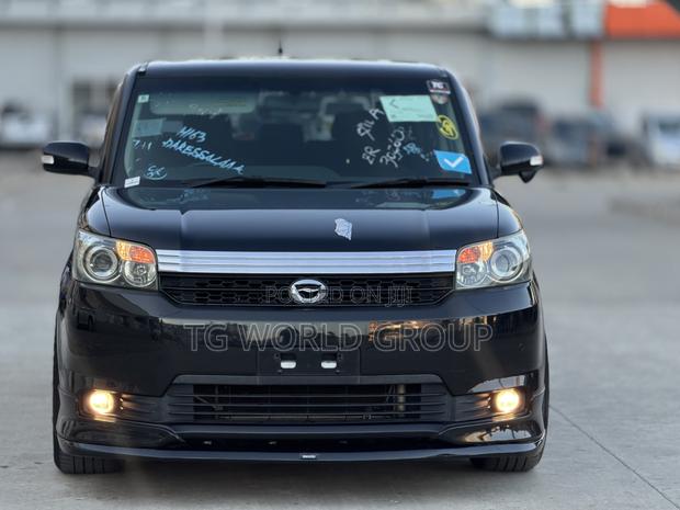 Toyota Corolla Rumion Hatchback 1.8 FWD 2011 Black