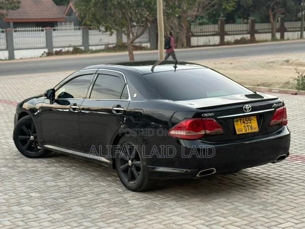 Toyota Crown 2009 Black
