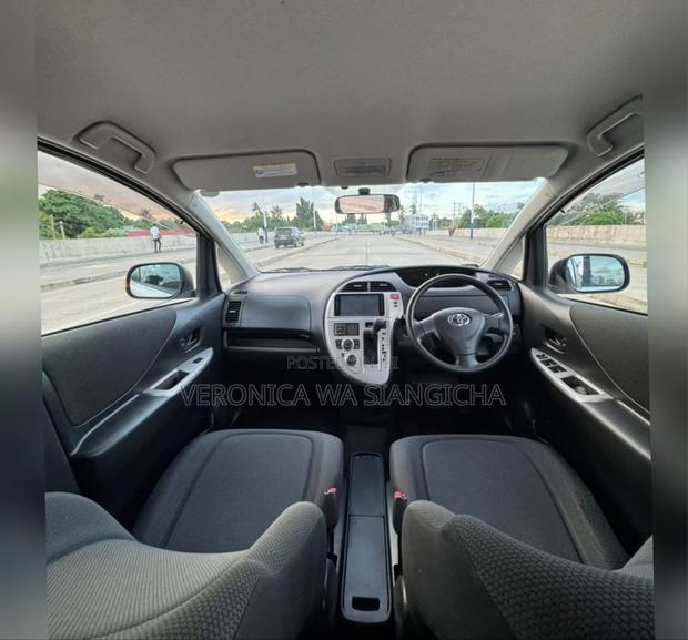 Toyota Ractis 2009 White