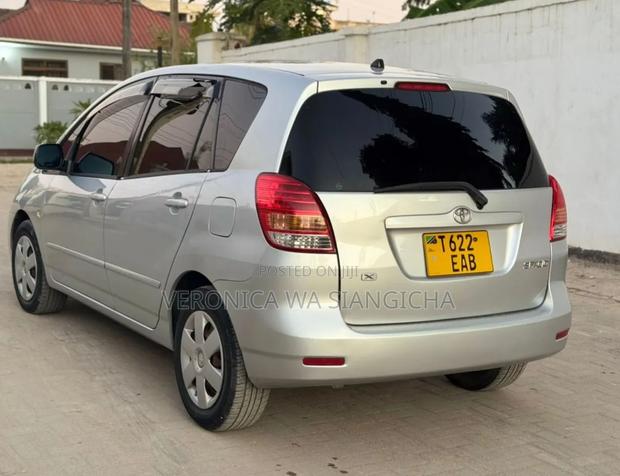Toyota Corolla Spacio 2004