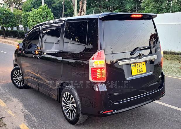 Toyota Noah 2008 Black