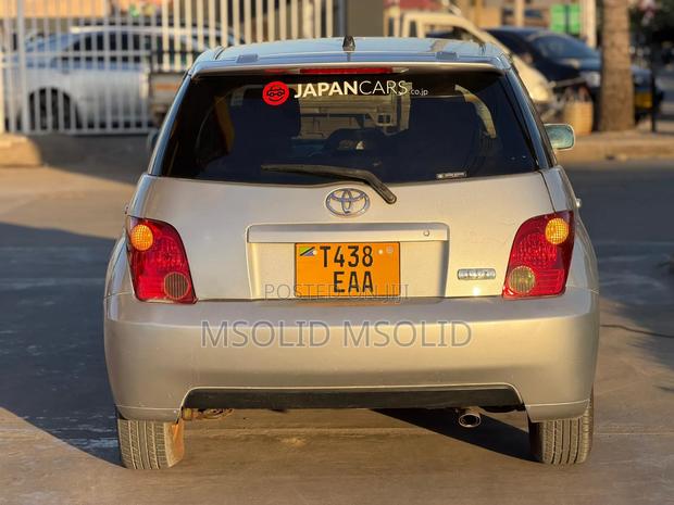 Toyota IST 2004 Silver