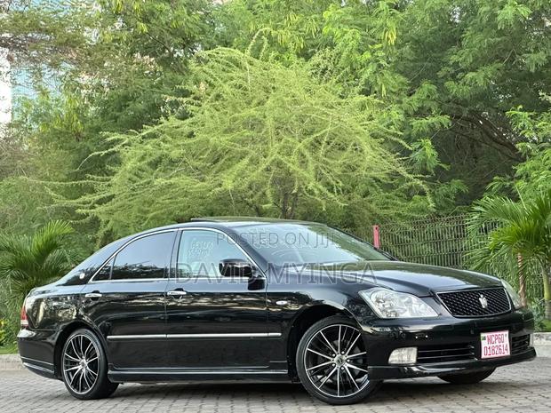 Toyota Crown 2006 Black