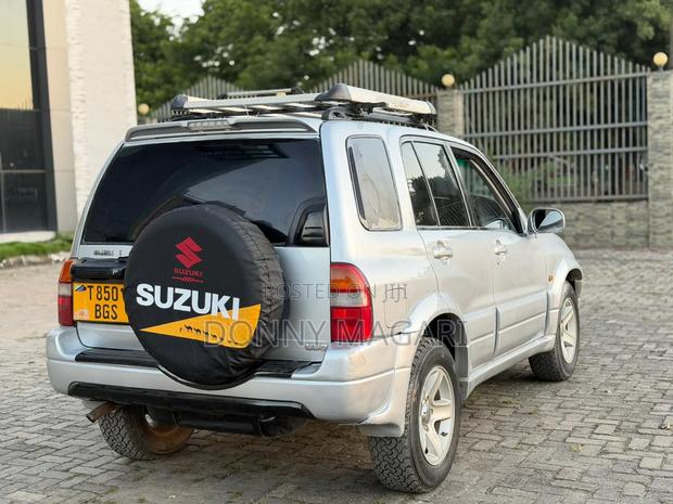 Suzuki Escudo 2006 Silver