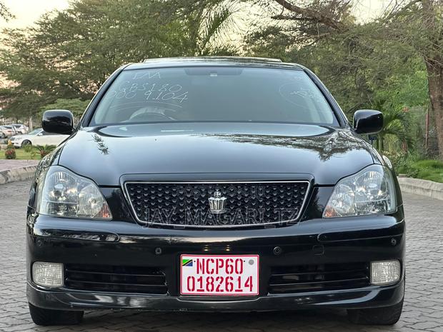 Toyota Crown Royale 2005 Black