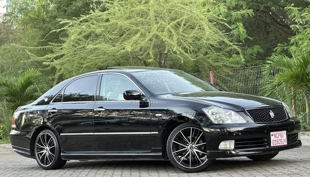 Toyota Crown Royale 2005 Black